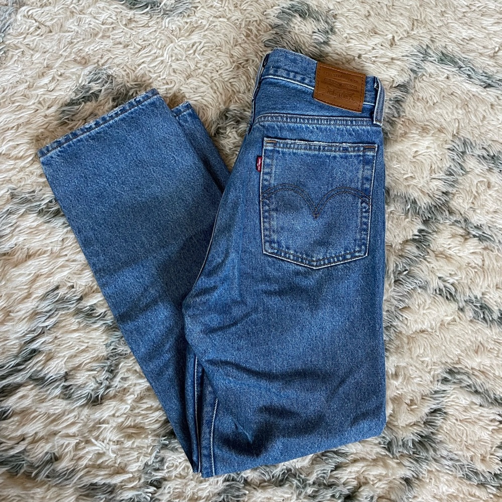 NWOT Levi’s Wedgie Straight Jean 27